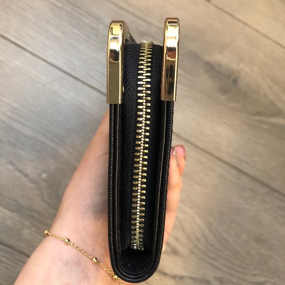Black & Gold Wallet ✨ - Picture 2 of 3